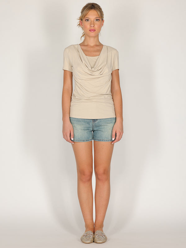 T-shirt con doppio scollo