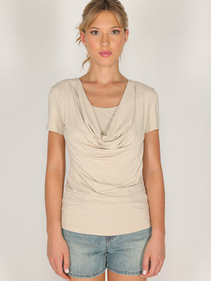 T-shirt con doppio scollo