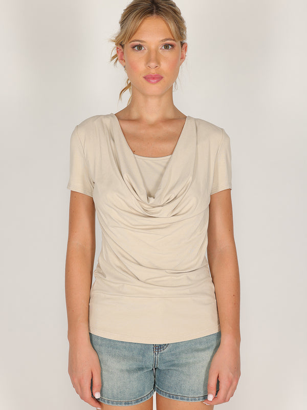 T-shirt con doppio scollo