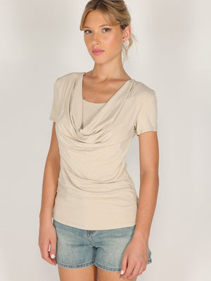 T-shirt con doppio scollo