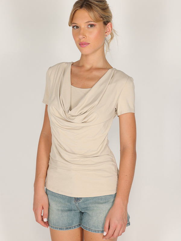 T-shirt con doppio scollo