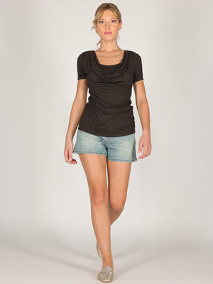 T-shirt con doppio scollo
