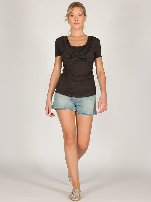 T-shirt con doppio scollo