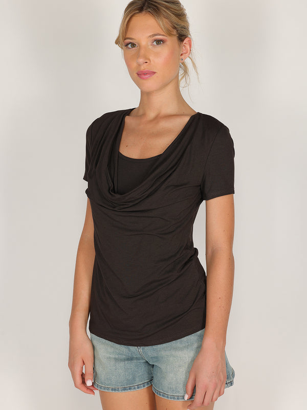 T-shirt con doppio scollo