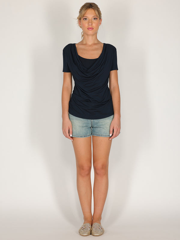 T-shirt con doppio scollo