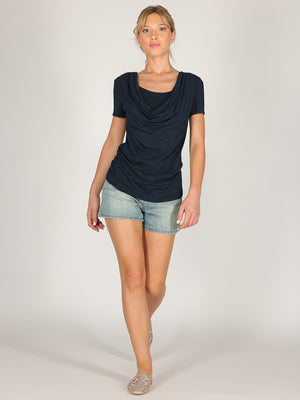 T-shirt con doppio scollo