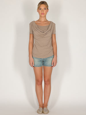 T-shirt con doppio scollo