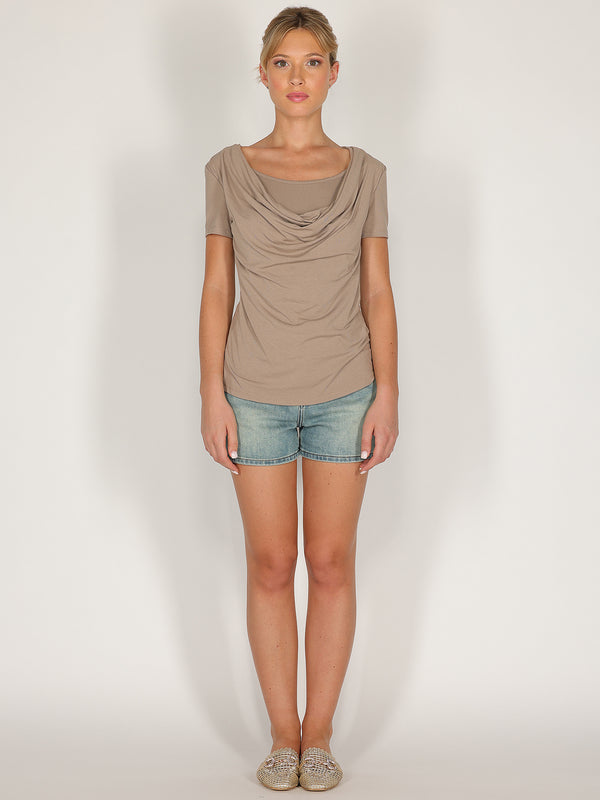 T-shirt con doppio scollo