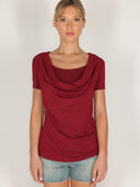 T-shirt con doppio scollo