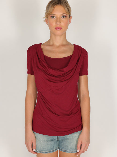 T-shirt con doppio scollo