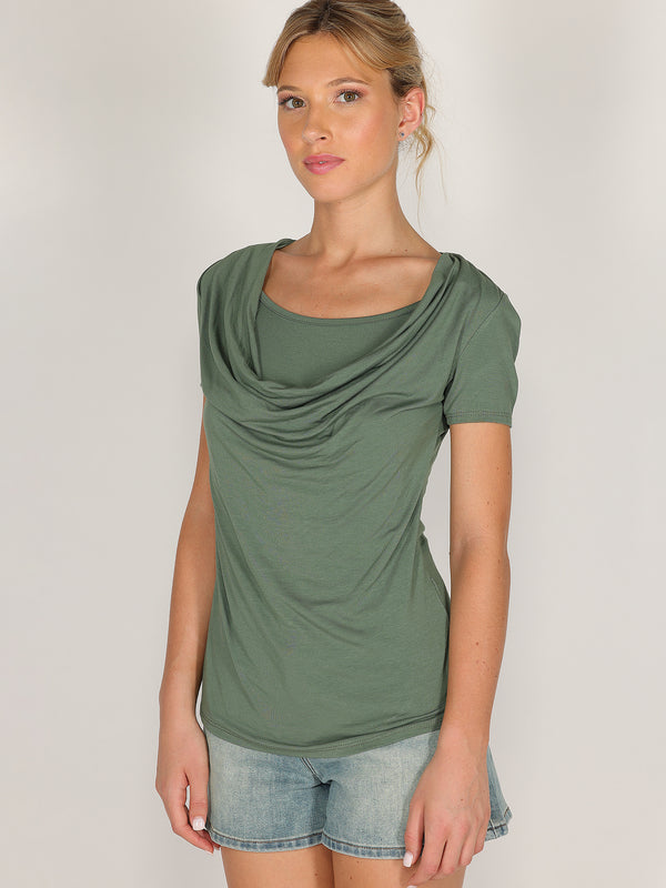 T-shirt con doppio scollo