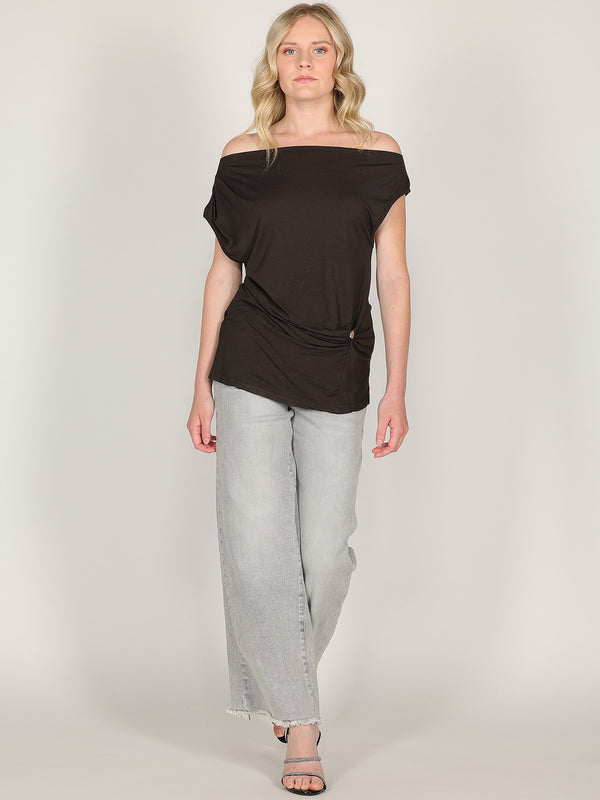 Maglia con bottone laterale