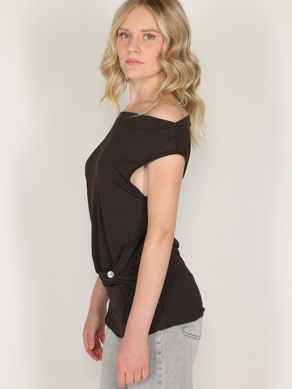 Maglia con bottone laterale
