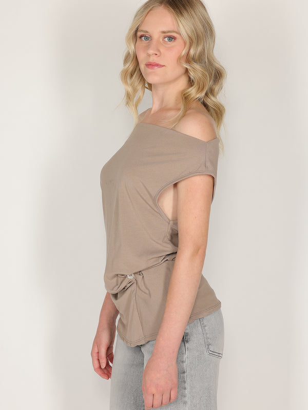 Maglia con bottone laterale