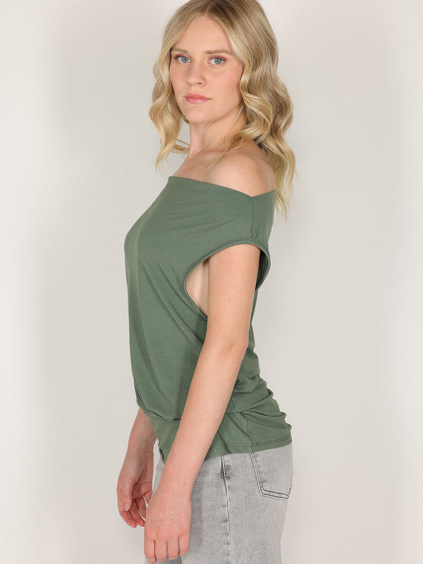 Maglia con bottone laterale