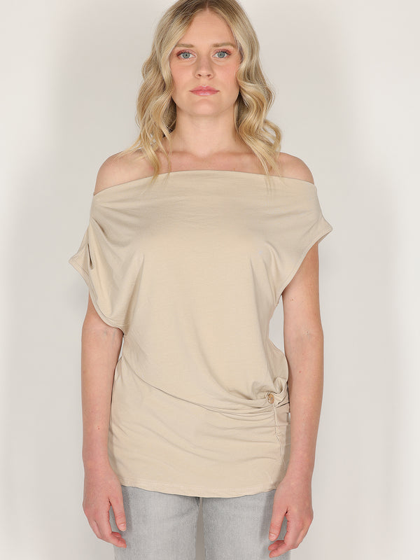 Maglia con bottone laterale