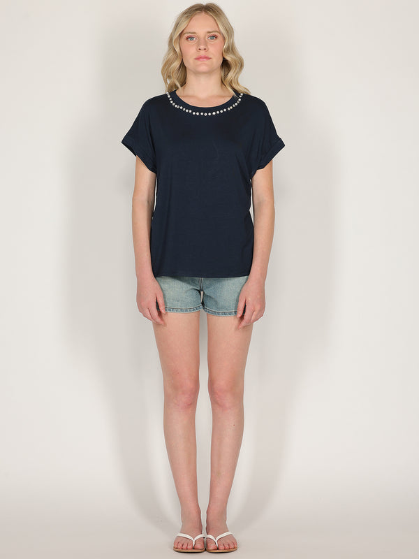 T-shirt con perle e cristalli