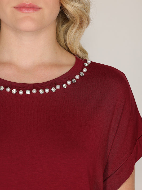 T-shirt con perle e cristalli