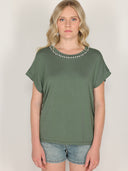 T-shirt con perle e cristalli