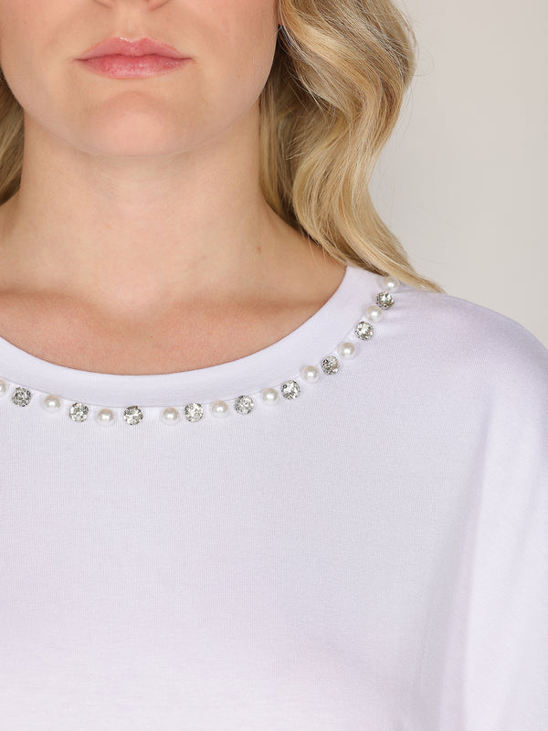 T-shirt con perle e cristalli
