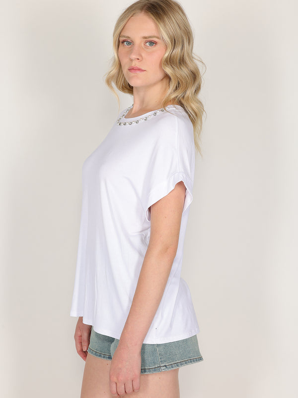 T-shirt con perle e cristalli