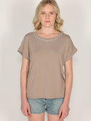 T-shirt con perle e cristalli