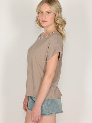 T-shirt con perle e cristalli