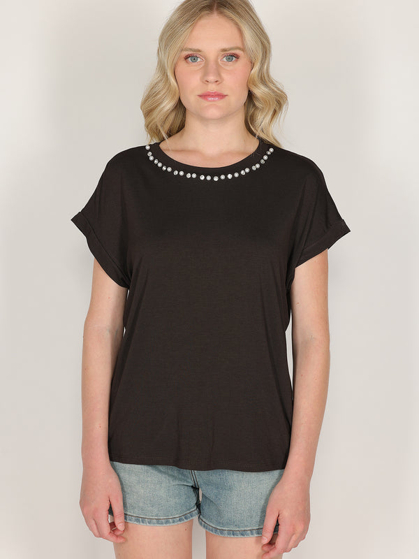 T-shirt con perle e cristalli