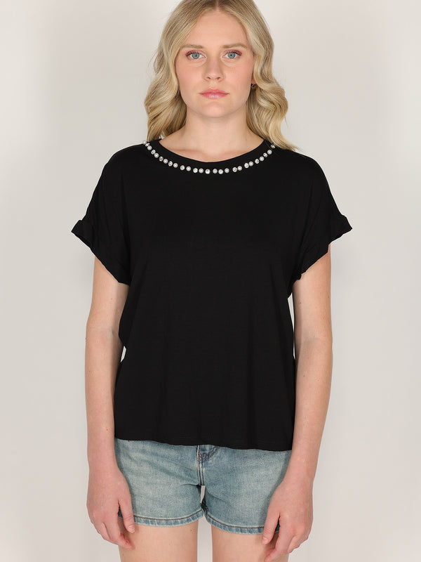 T-shirt con perle e cristalli