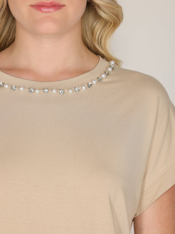 T-shirt con perle e cristalli