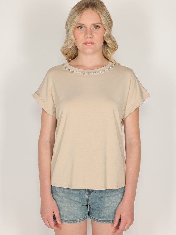 T-shirt con perle e cristalli